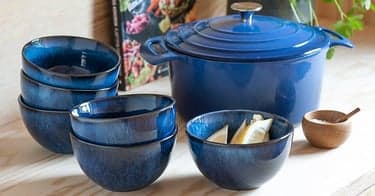 Få suppeskåler og støpejernsgryte i lekkert design