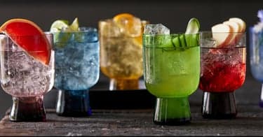 Få fargerike glass fra Lyngby og tre bøker i velkomstgave