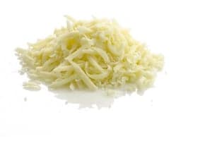 Du MÅ ikke kjøpe revet ost - du klarer vel å rive litt selv?