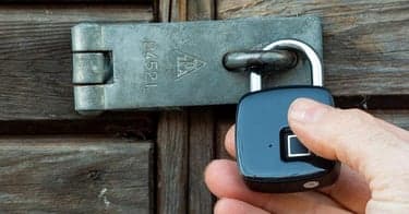 Få hengelås med fingeravtrykk i velkomstgave