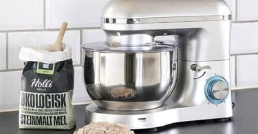 Få 1400 W sølvfarget kjøkkenmaskin verdt 2999 kroner