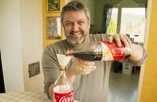 13 tips til hva du kan bruke cola og cola-rester til i hverdagen