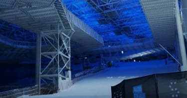 Slik får du gratis dagspass til SNØ - helårssenter for snøopplevelser
