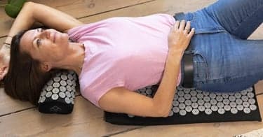 Få beroligende spikermatte og -pute i velkomstgave