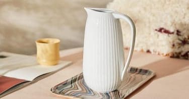 Få stor Kähler Hammershøi-kanne i velkomstgave