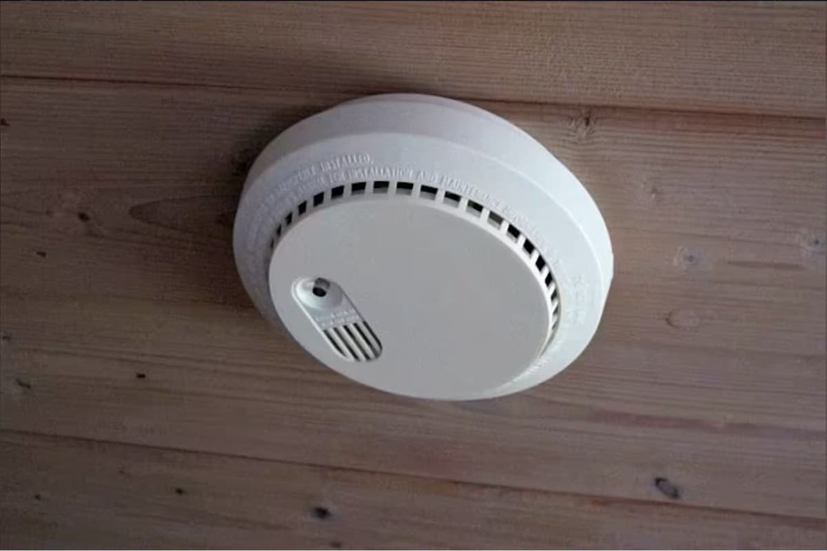 Derfor bør du sjekke røykvarslerne etter ferien