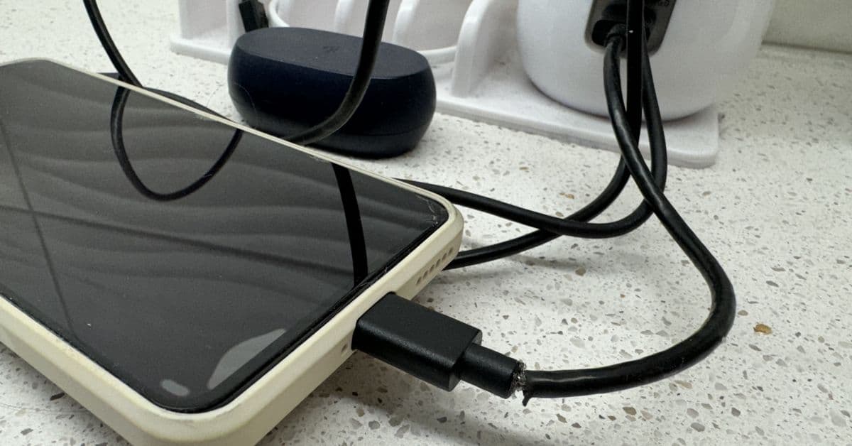 Ser laderen din slik ut? - Kast den med en gang!