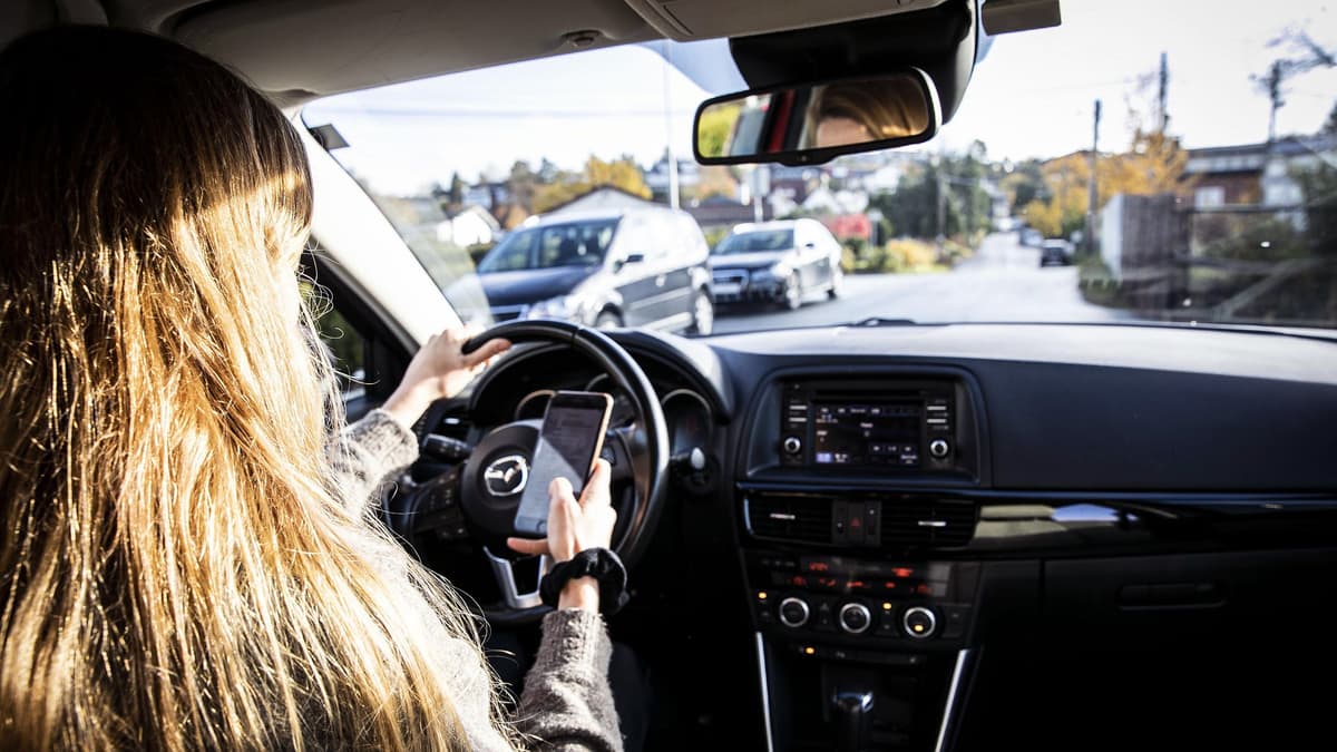 Bøtene øker: 10 450 kroner for mobilbruk i bil