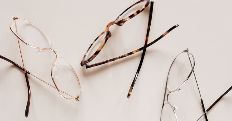 Har du gamle briller liggende? Gi dem til noen som trenger!