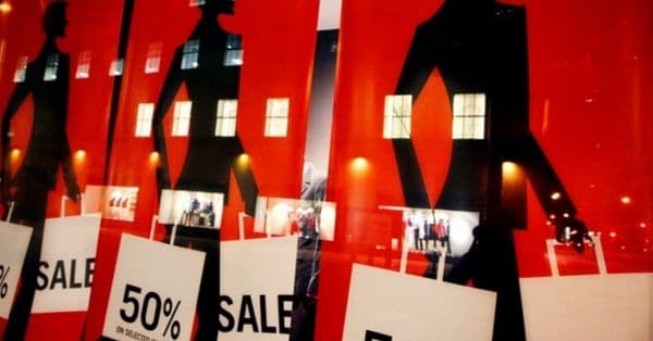 Butikkene har skrudd opp prisene før novembersalget: -Det ser ille ut