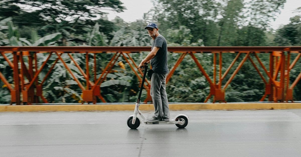 Advarer: Kvinner bråstopper, menn kræsjer på elsparkesykler