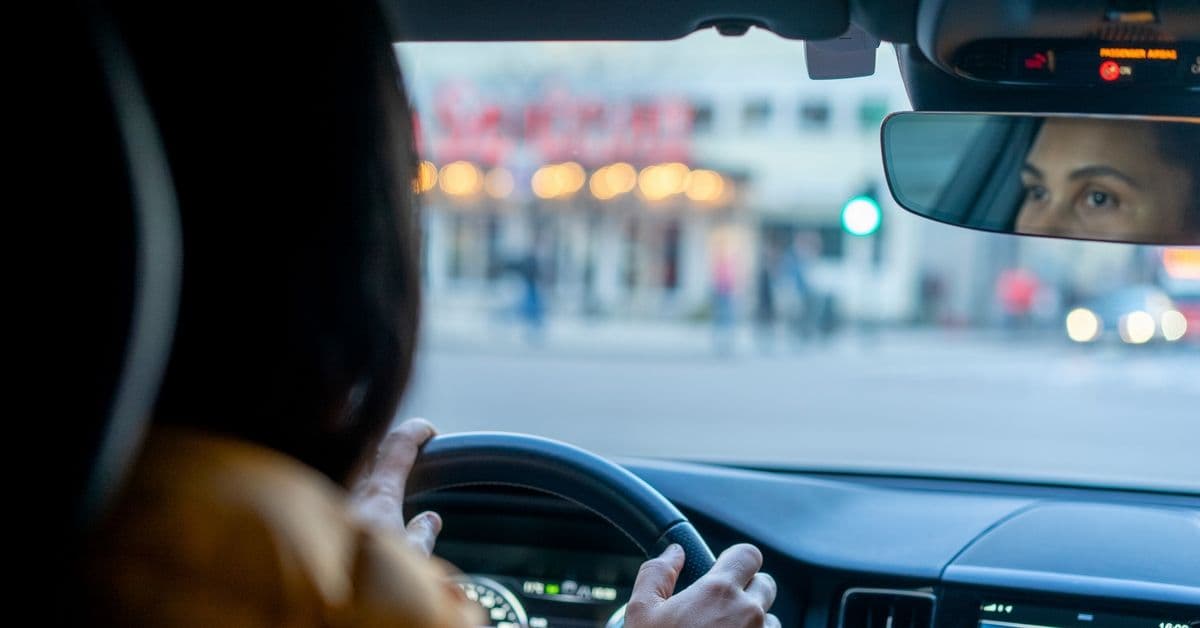 Ber unge sjåfører droppe foreldrenes uvaner