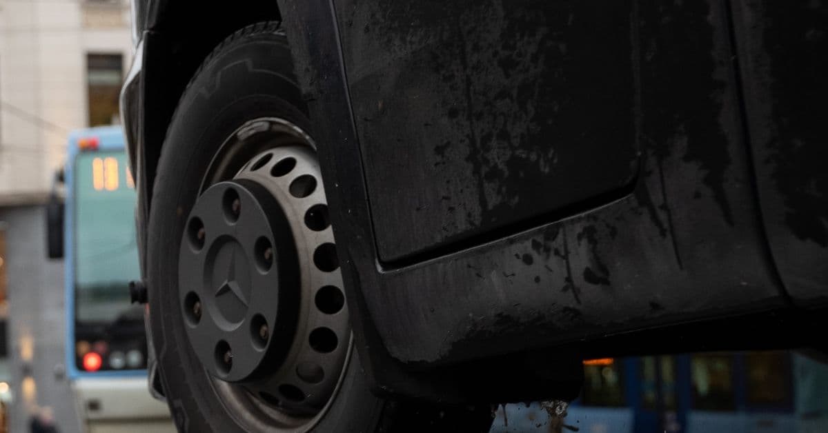 Dekkskift: Elbiler må vrakes etter feil håndtering av jekken