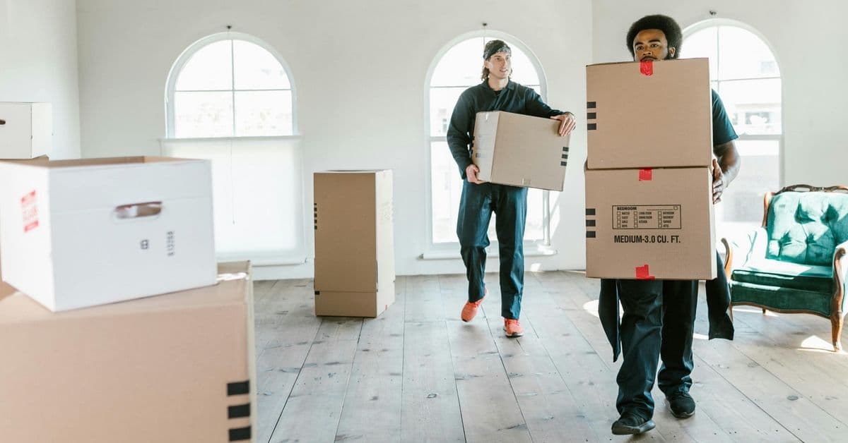 Oslofolk bruker flyttebyrå mens nordlendinger får hjelp av venner og familie