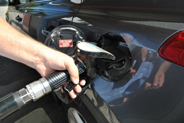 NAF krever avgiftskutt for å hjelpe på den ekstreme bensin- og dieselprisen. Regjeringen må holde løftene om å kutte avgifter som rammer vanlige folk. Foto: Gjerrigknark.com.