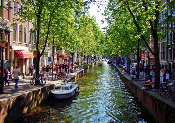 Vinn flybilletter for 2 personer til Amsterdam