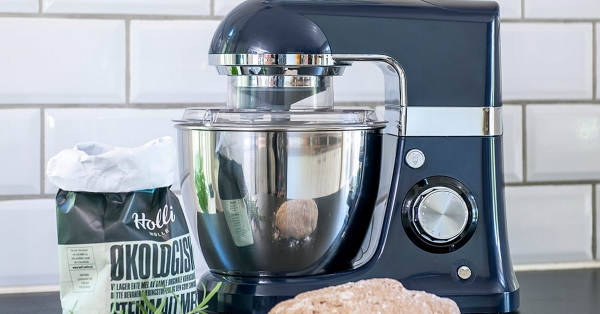 Få mørkeblå kjøkkenmaskin med blender verdt 1499 kroner
