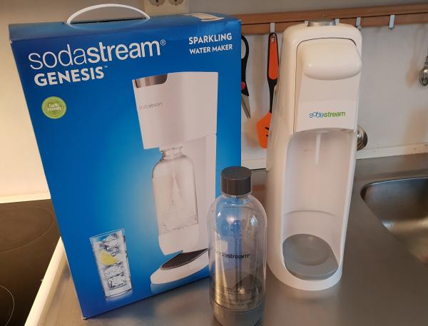 EGEN KONKURRANSE: Vinn Sodastream-maskin med kullsyrepatron og flaske