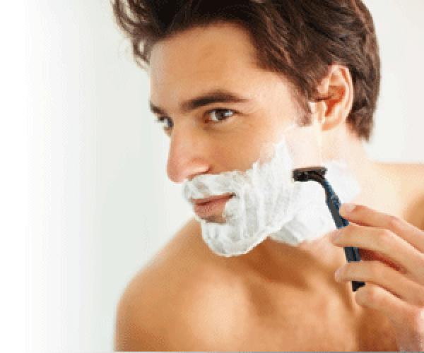 Perfekt barbering ved å bruke billige barberblader, skum og høvler